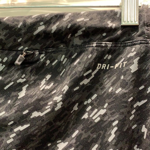 NIKE DRI FIT SIZE SMALL NEW & CUTE CAPRI - Picture 7 of 9